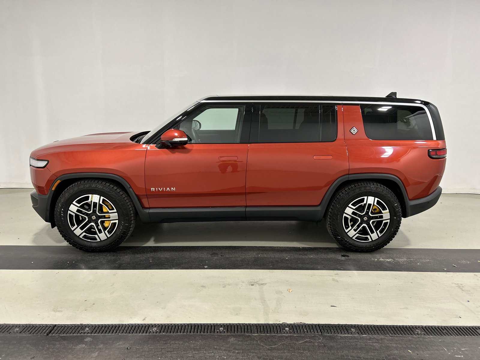 Used 2023 Rivian R1S Launch Edition image 6