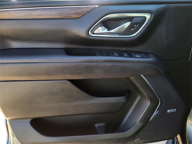 Used 2023 Chevrolet Suburban Premier image 17