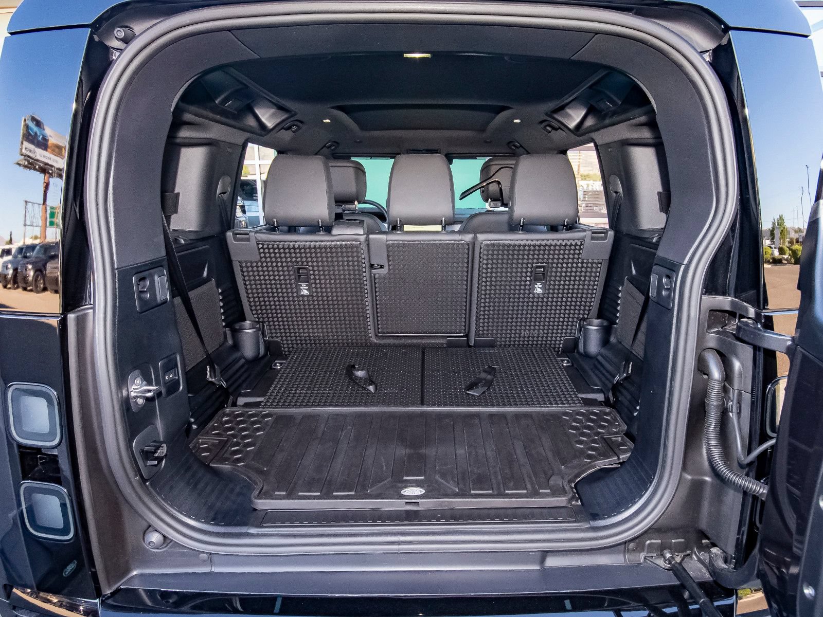 New 2026 Land Rover Defender 110 X-Dynamic SE AWD/4WD image 45