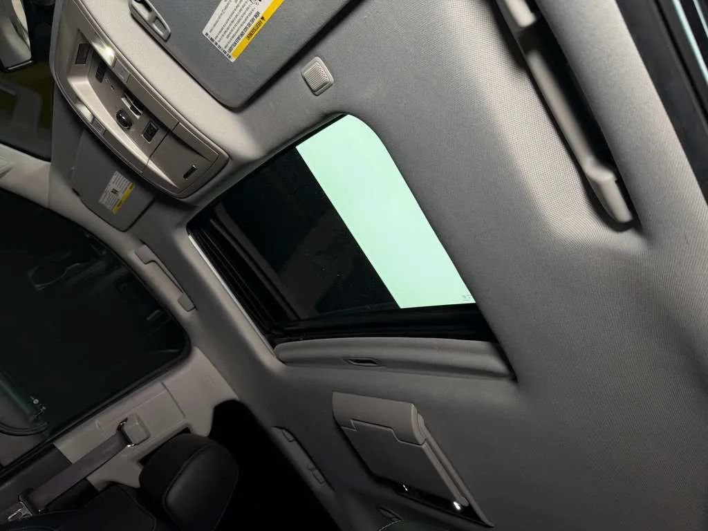 Used 2016 Chevrolet Suburban LTZ RWD image 29