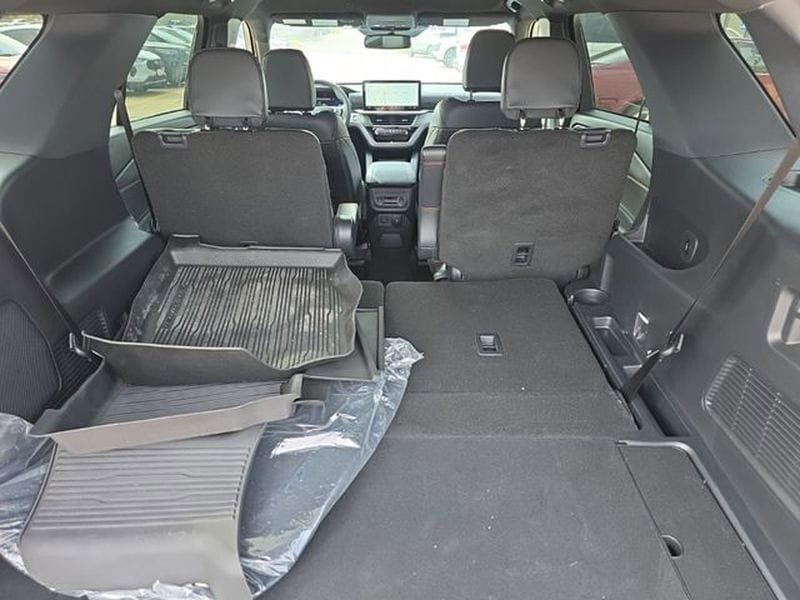 Used 2025 Ford Explorer ST AWD/4WD image 6