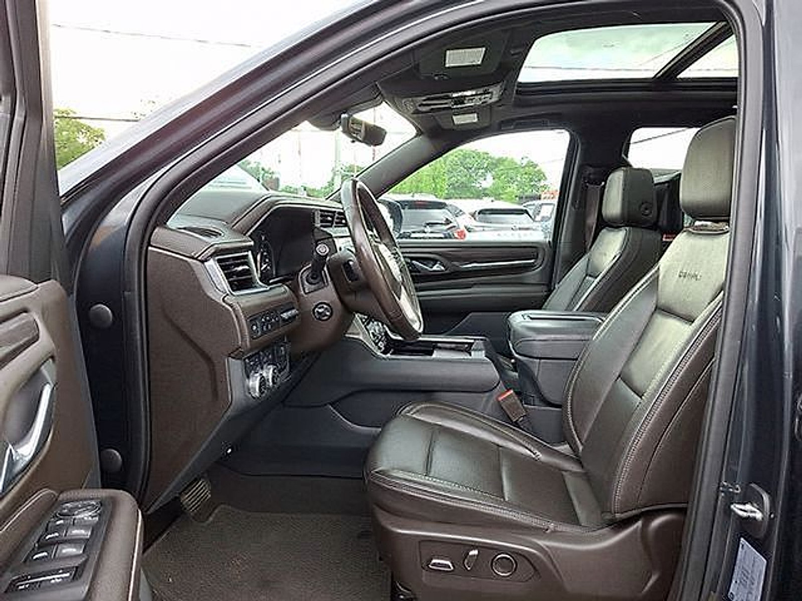 Used 2021 GMC Yukon Denali w/ Denali Ultimate Package AWD/4WD image 23