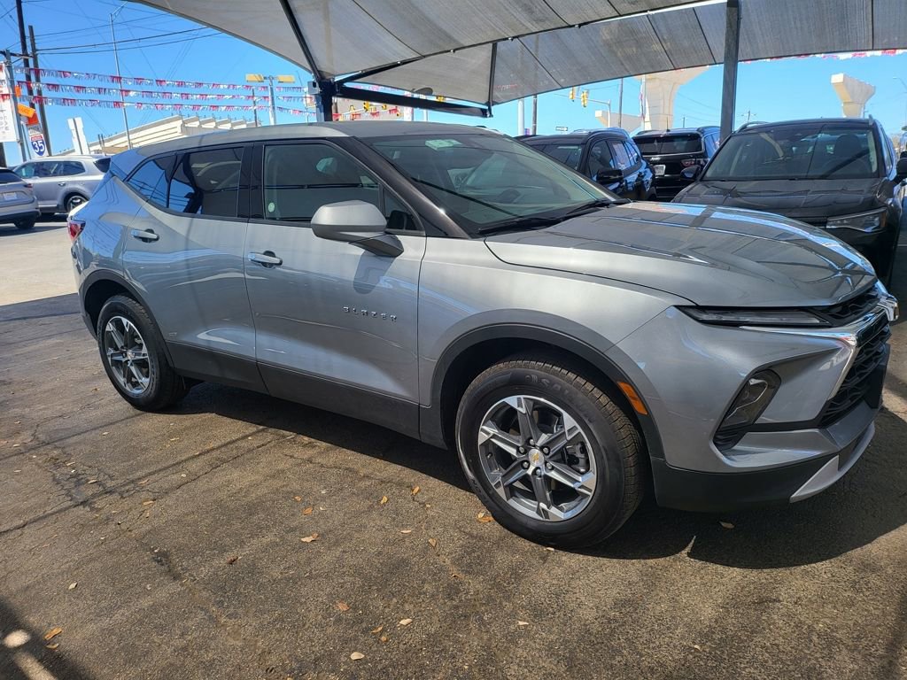 Used 2025 Chevrolet Blazer LT image 4