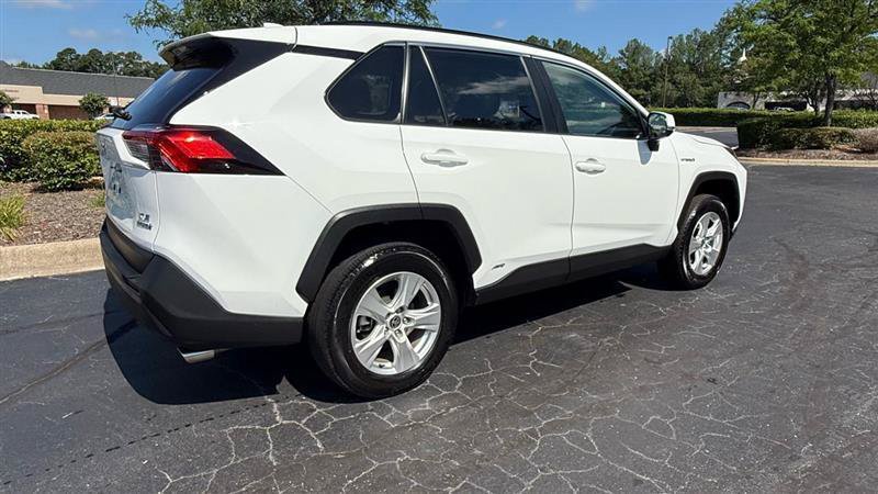 Used 2021 Toyota RAV4 XLE AWD/4WD image 6