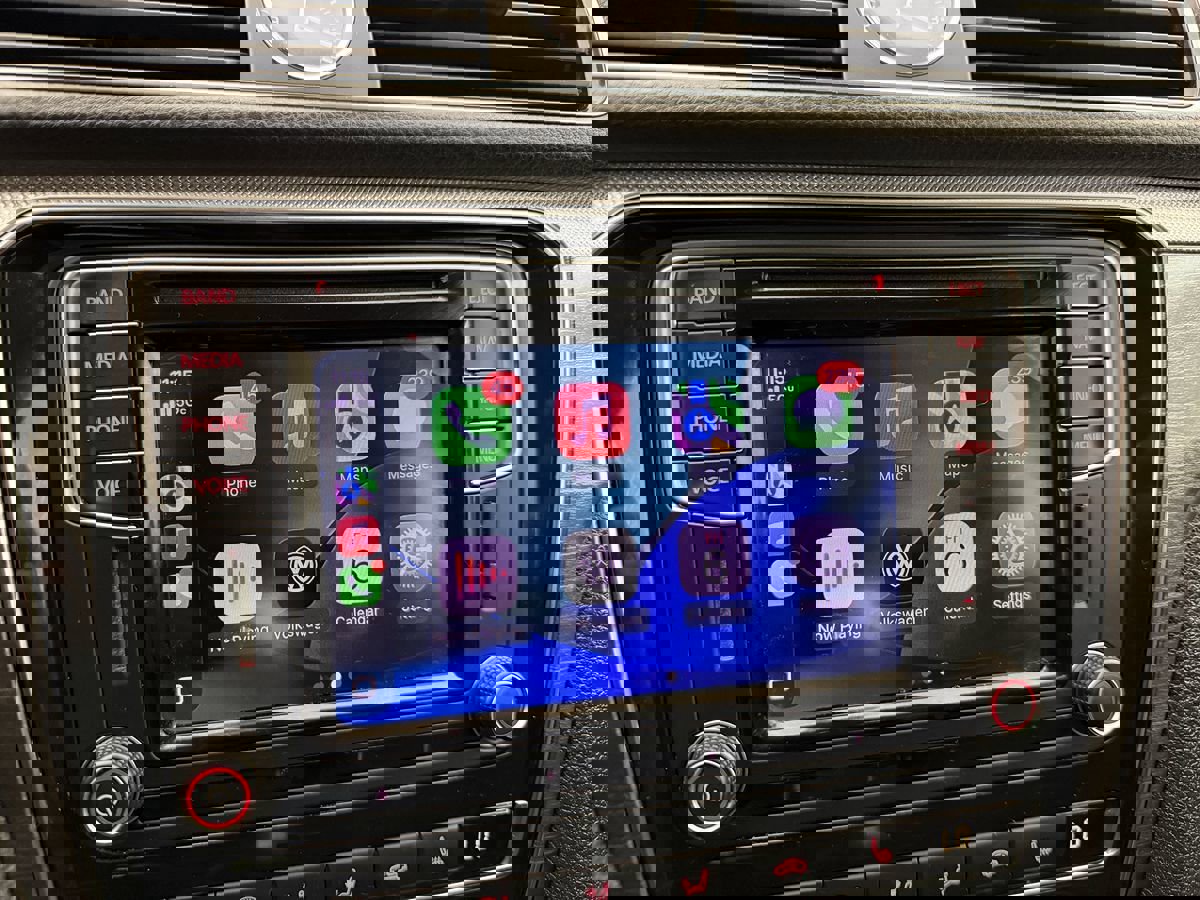 Used 2016 Volkswagen Passat 1.8T SEL Premium image 18