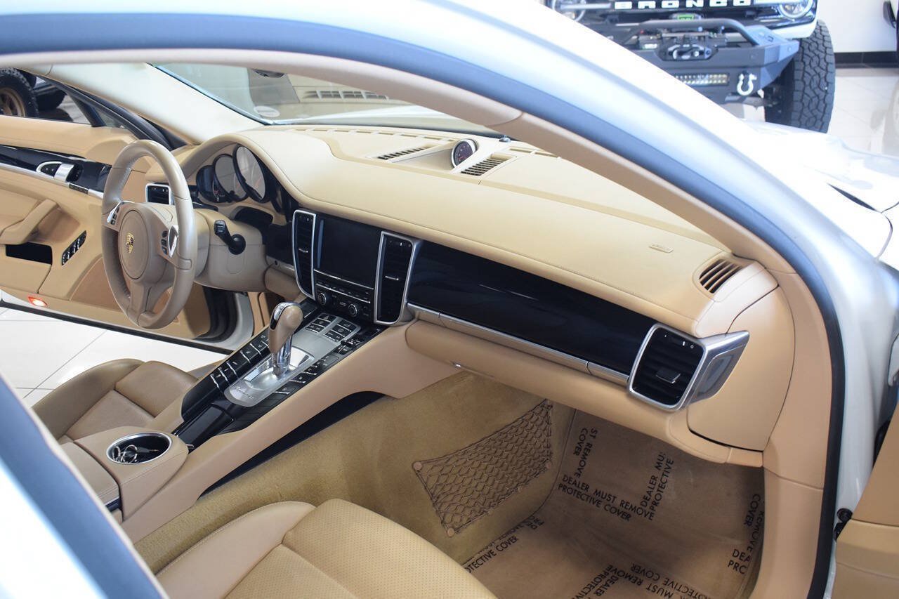 Used 2016 Porsche Panamera AWD/4WD image 44