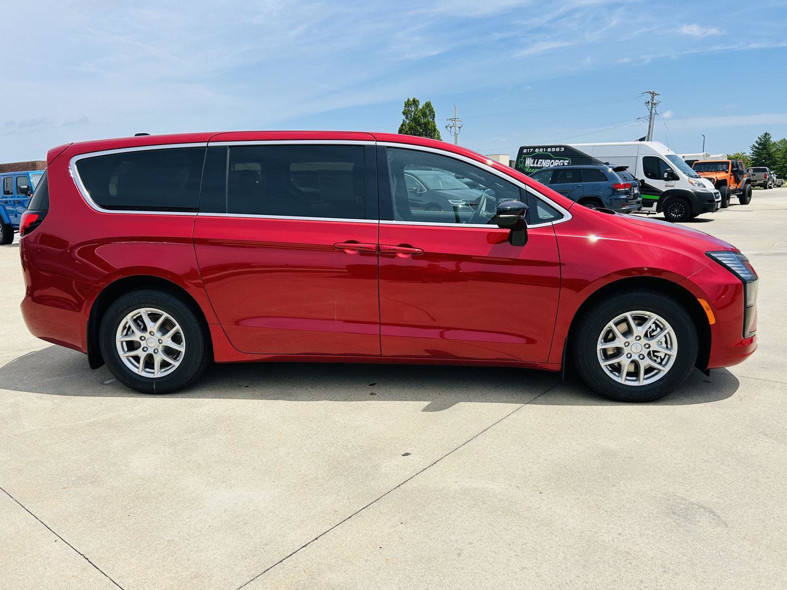 New 2027 Chrysler Pacifica Select FWD image 40