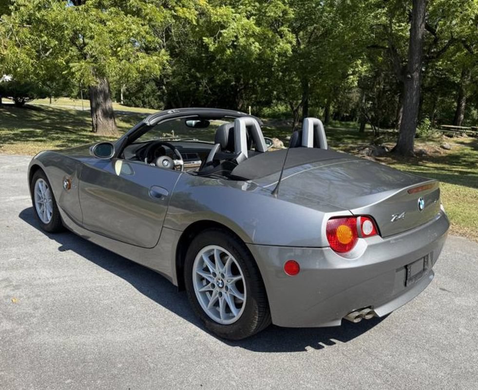 Used 2004 BMW Z4 2.5i RWD image 9