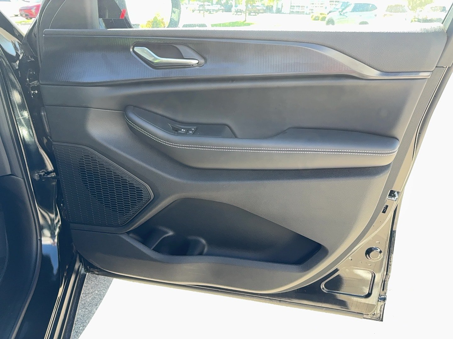 Used 2025 Jeep Grand Cherokee Altitude AWD/4WD image 19