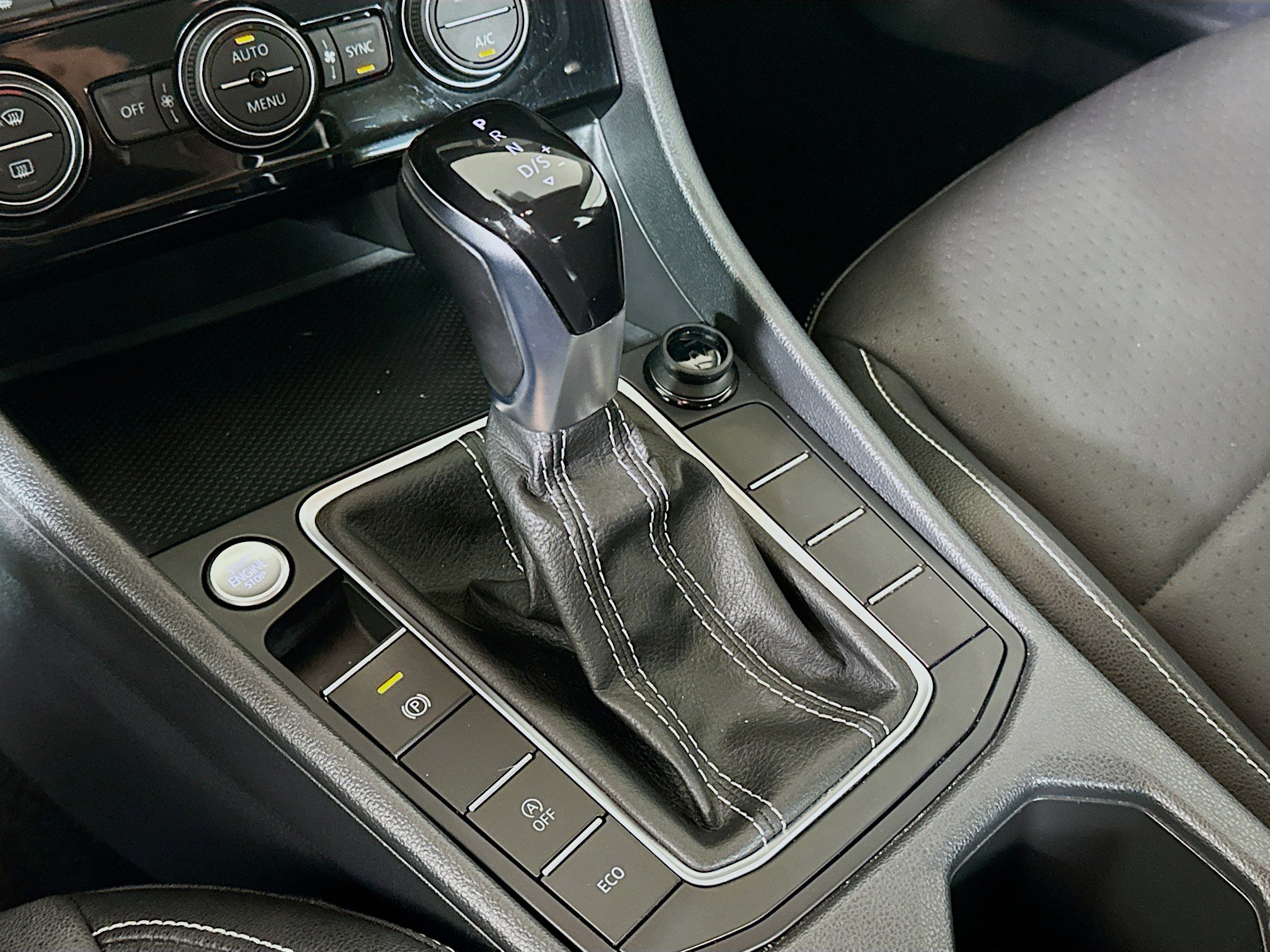 Used 2024 Volkswagen Jetta SE image 24