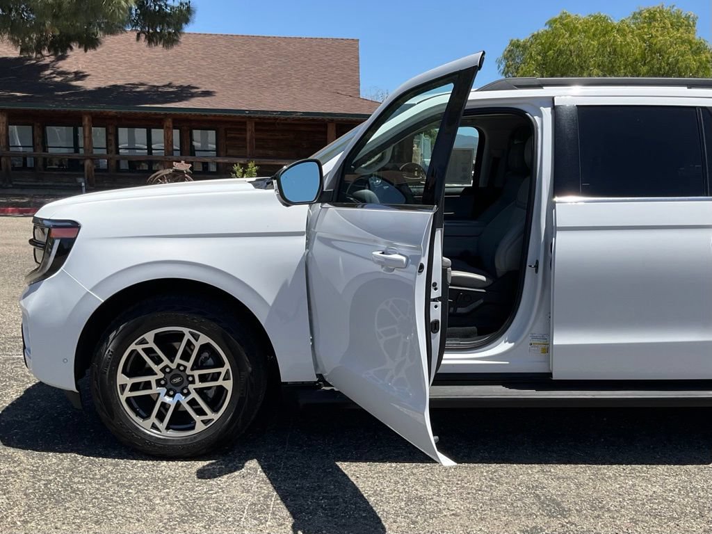 Used 2025 Ford Expedition Max Active AWD/4WD image 42