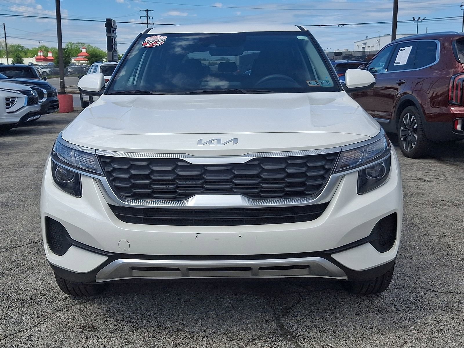 Used 2023 Kia Seltos LX AWD/4WD image 2