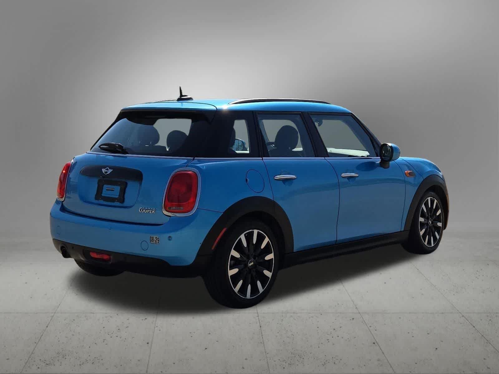 Used 2018 MINI Cooper 4-Door Hardtop FWD image 6