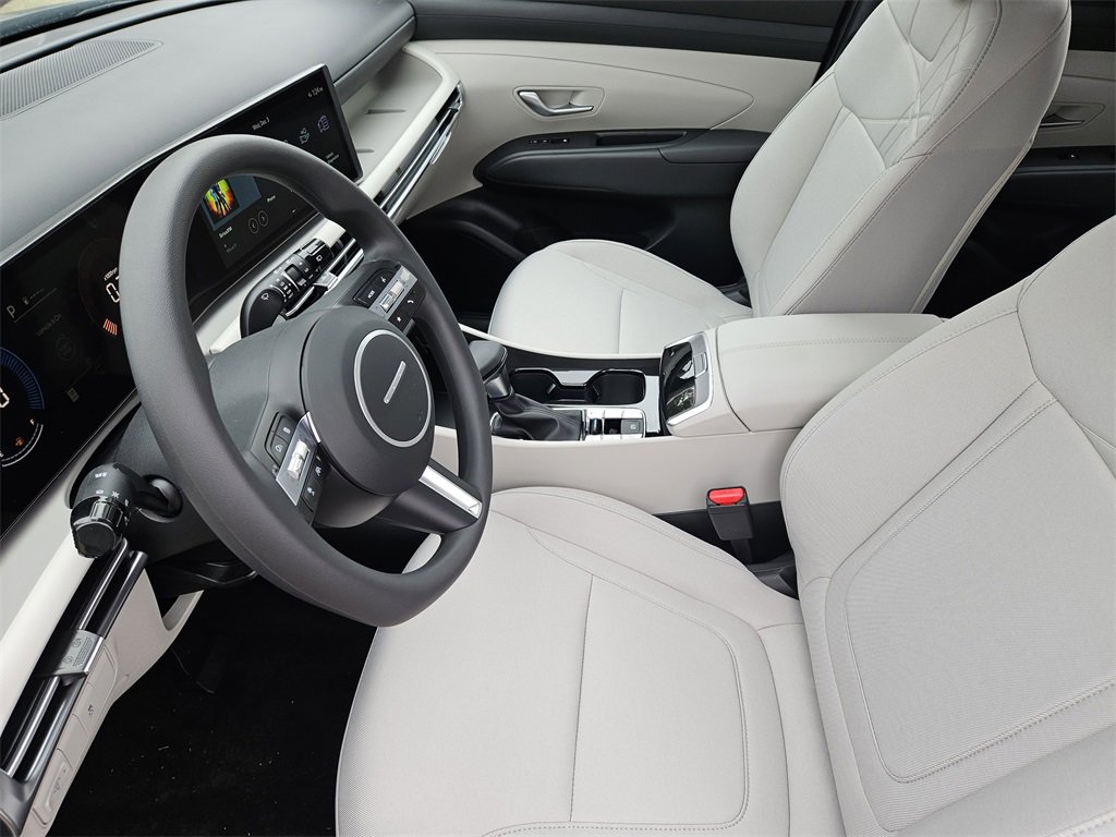 Used 2025 Hyundai Tucson SE image 9