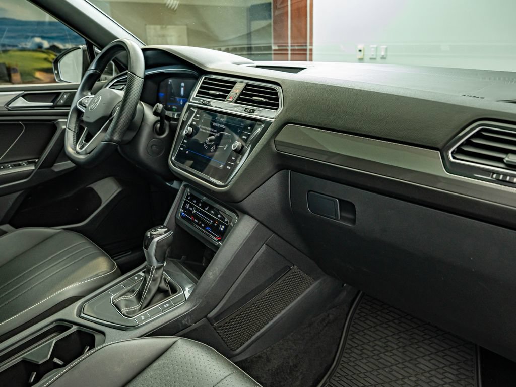 Used 2023 Volkswagen Tiguan SE R-Line FWD image 38