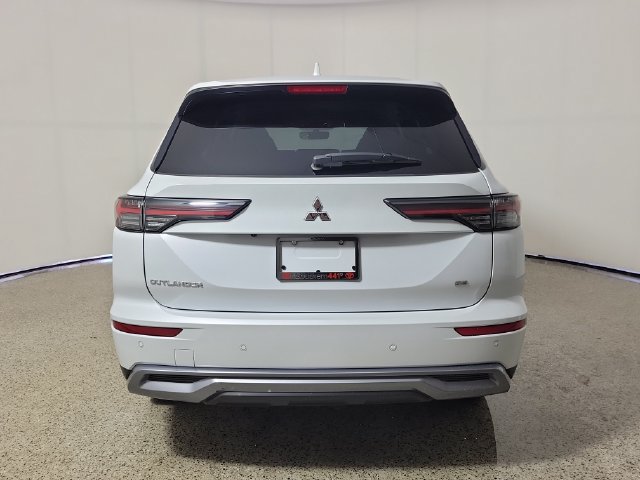 Used 2026 Mitsubishi Outlander SE FWD image 6