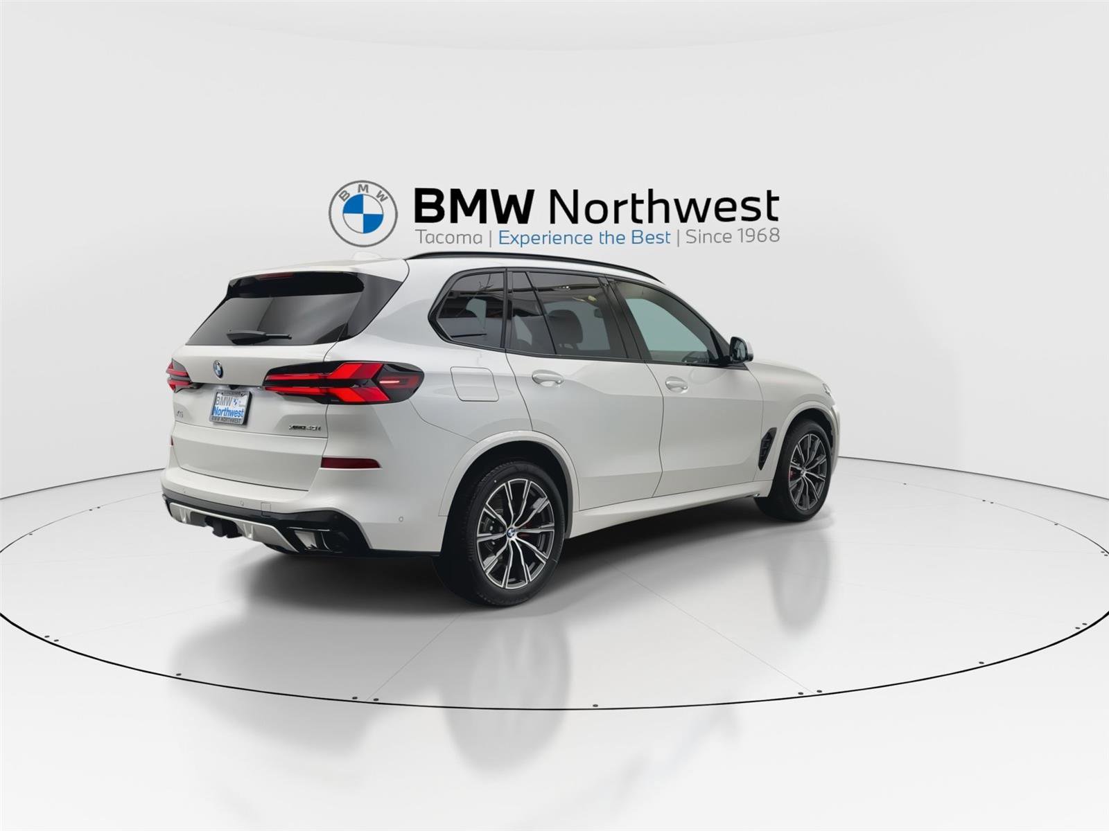 New 2026 BMW X5 xDrive40i w/ M Sport Package image 3