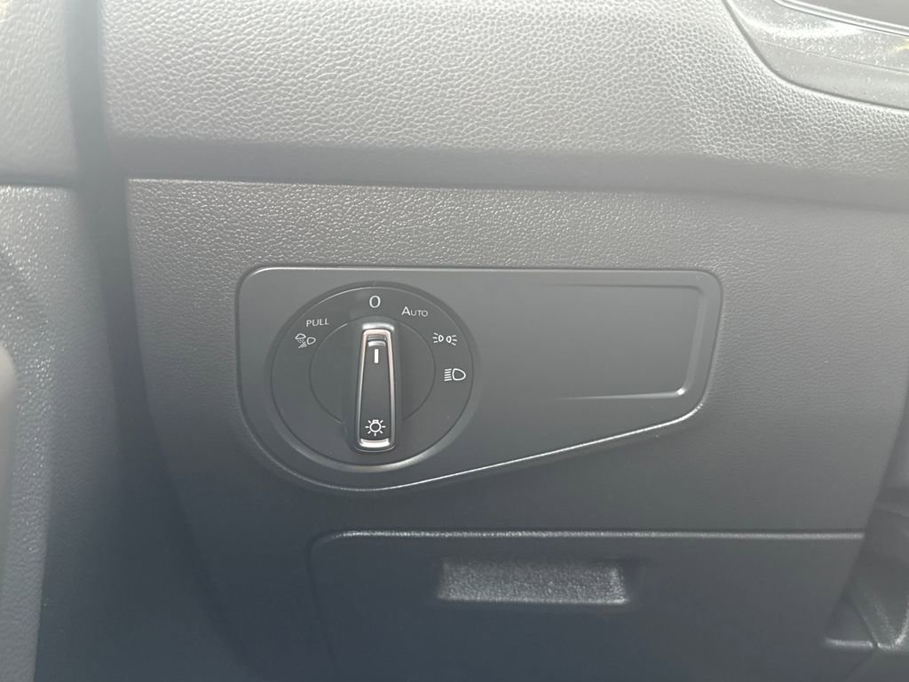 Used 2022 Volkswagen Tiguan SEL R-Line image 36