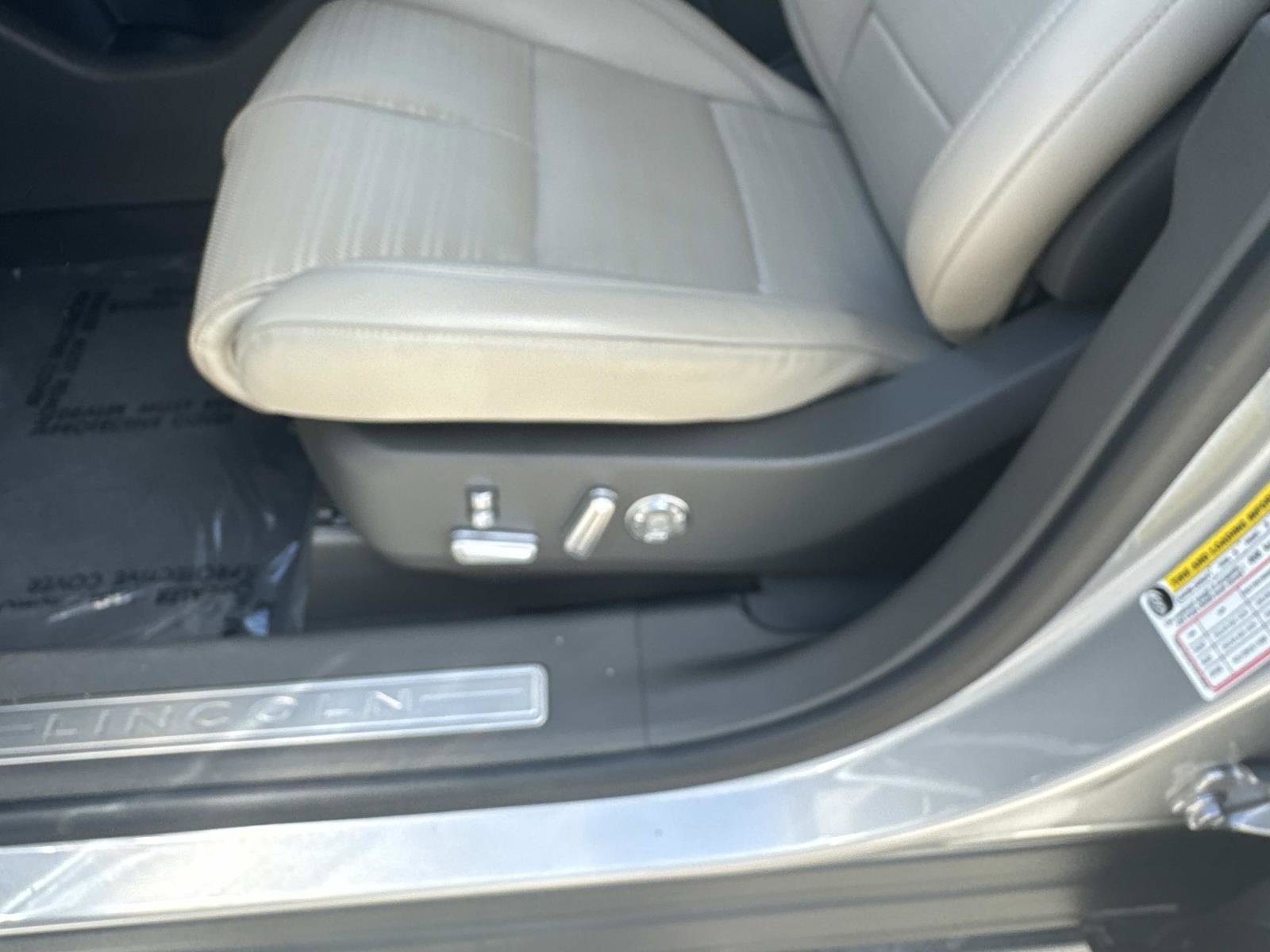 Used 2025 Lincoln Nautilus Reserve image 18