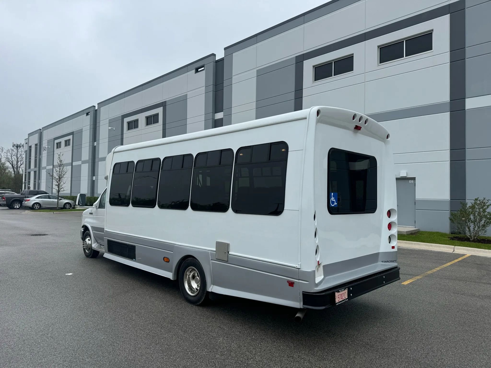 Used 2011 Ford E-450 and Econoline 450 Super Duty w/ Shuttle Bus Prep Pkg image 7