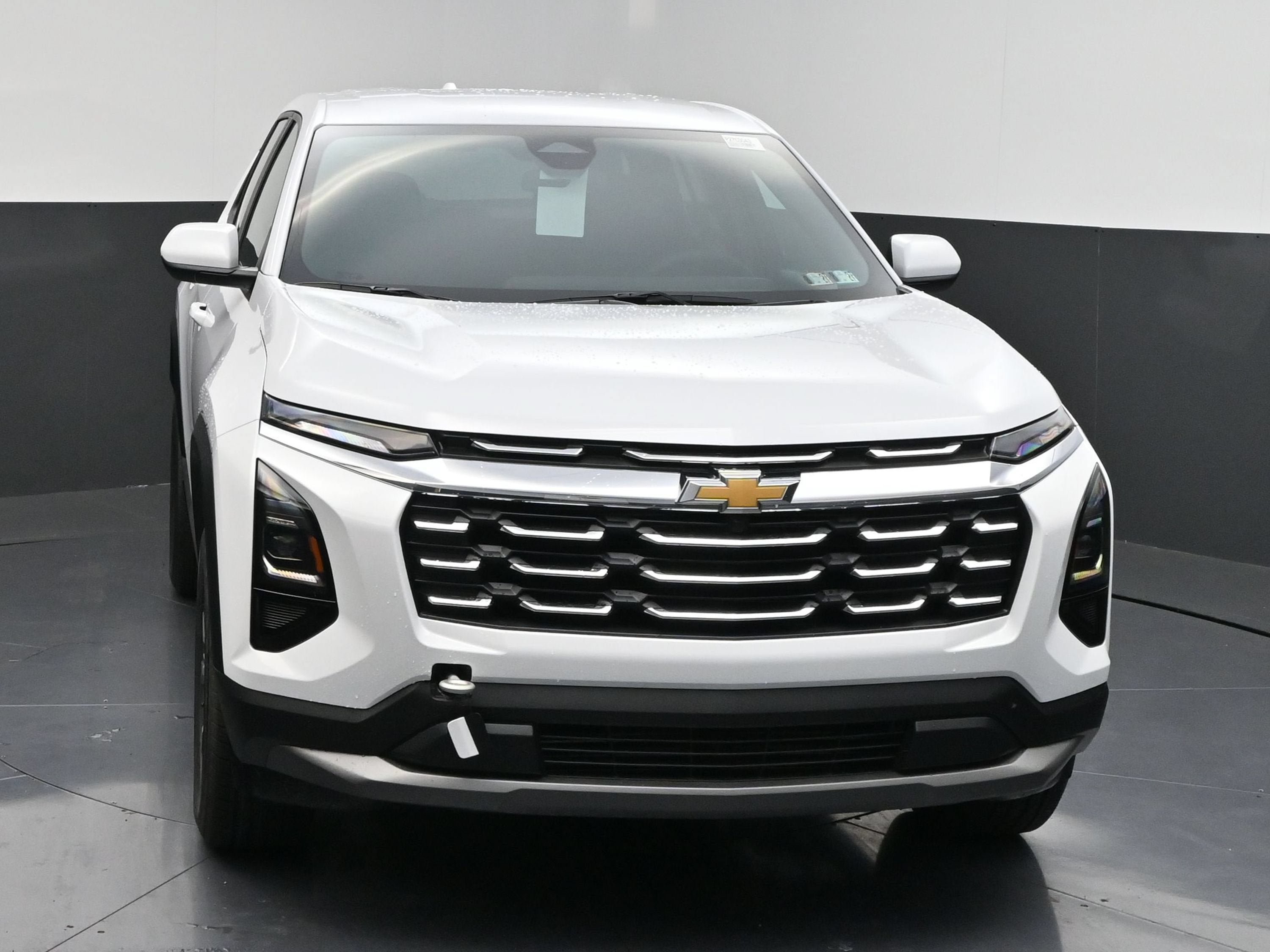 New 2027 Chevrolet Equinox LT w/ Convenience Package II FWD image 3