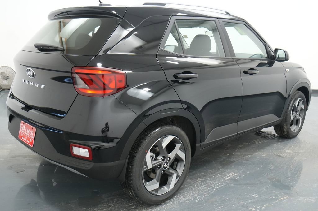 New 2026 Hyundai Venue SEL FWD image 9