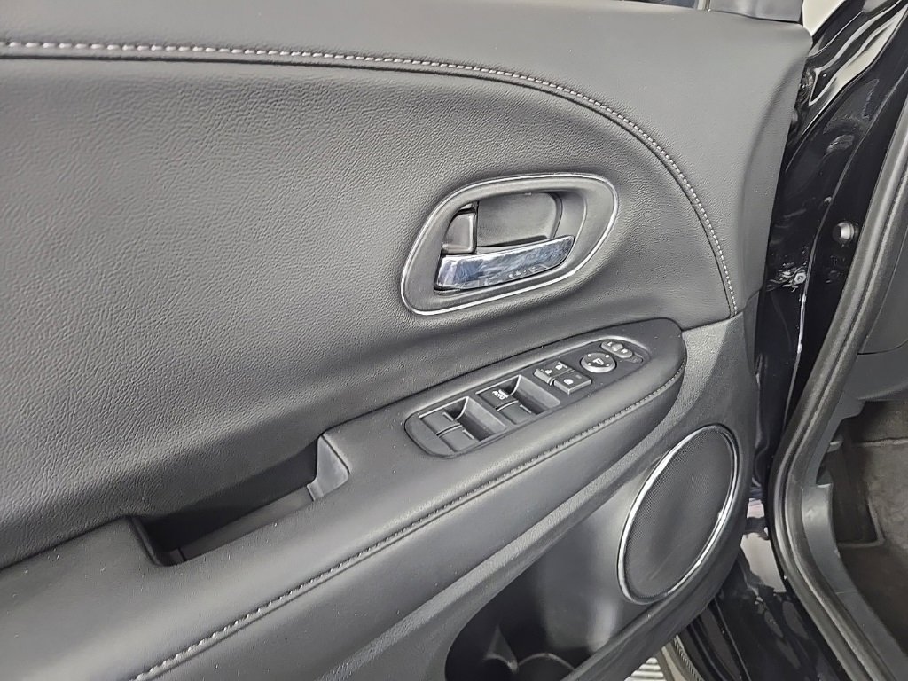 Used 2021 Honda HR-V Touring image 32