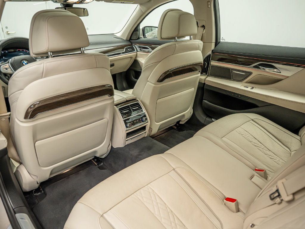 Used 2022 BMW 750i xDrive AWD/4WD image 35