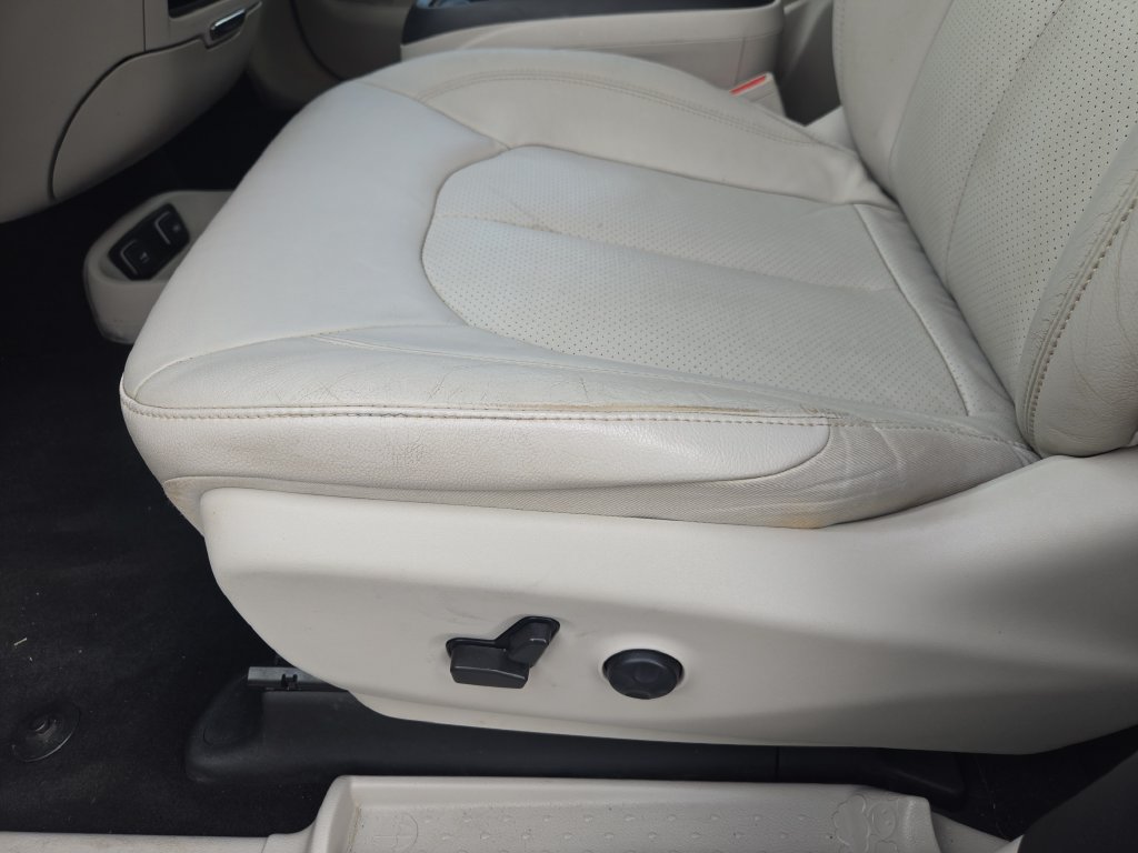 Used 2021 Chrysler Pacifica Touring-L FWD image 18