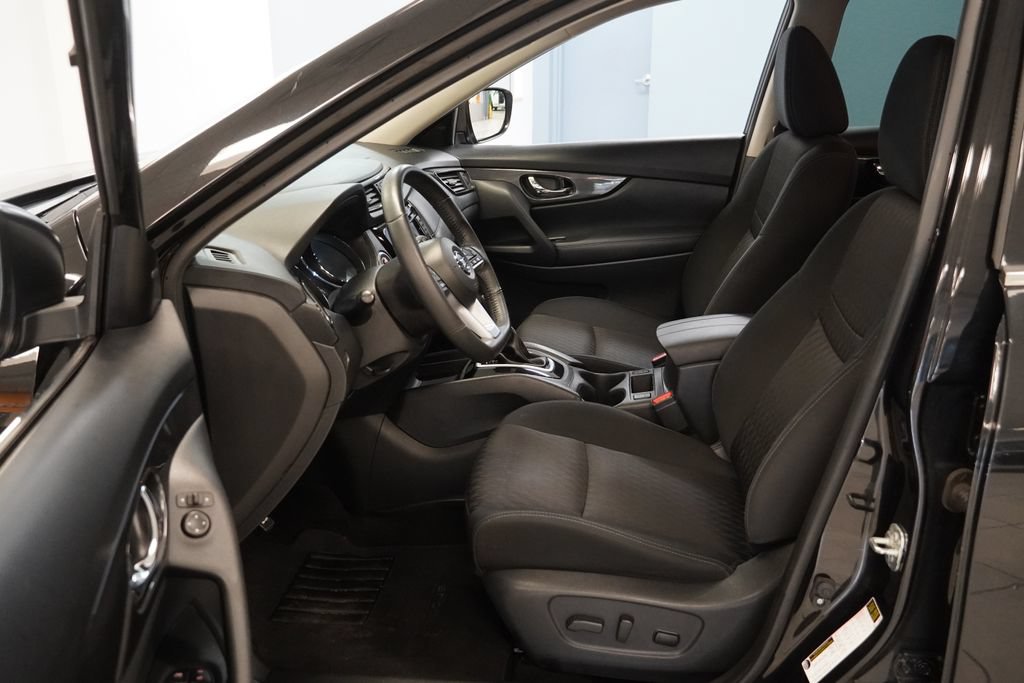 Used 2018 Nissan Rogue SV AWD/4WD image 4