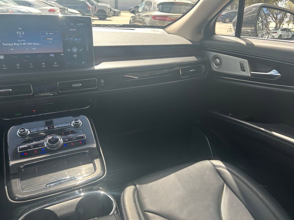 Used 2023 Lincoln Nautilus Reserve w/ Equipment Group 202A image 11