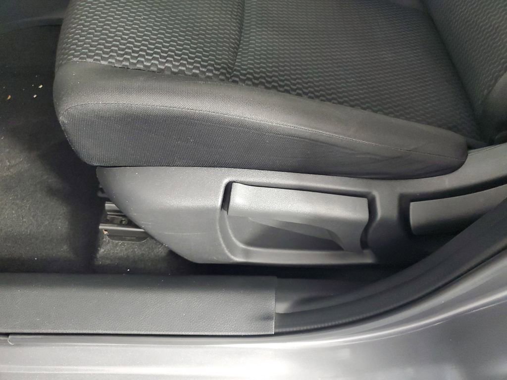 Used 2020 Nissan Rogue Sport S image 28