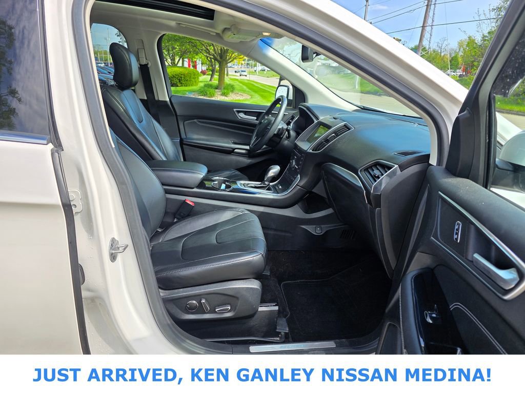 Used 2016 Ford Edge Titanium w/ Technology Package AWD/4WD image 21
