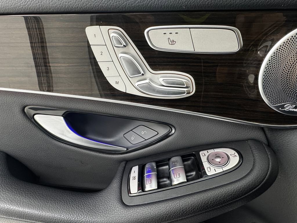 Used 2020 Mercedes-Benz GLC 350e 4MATIC image 25