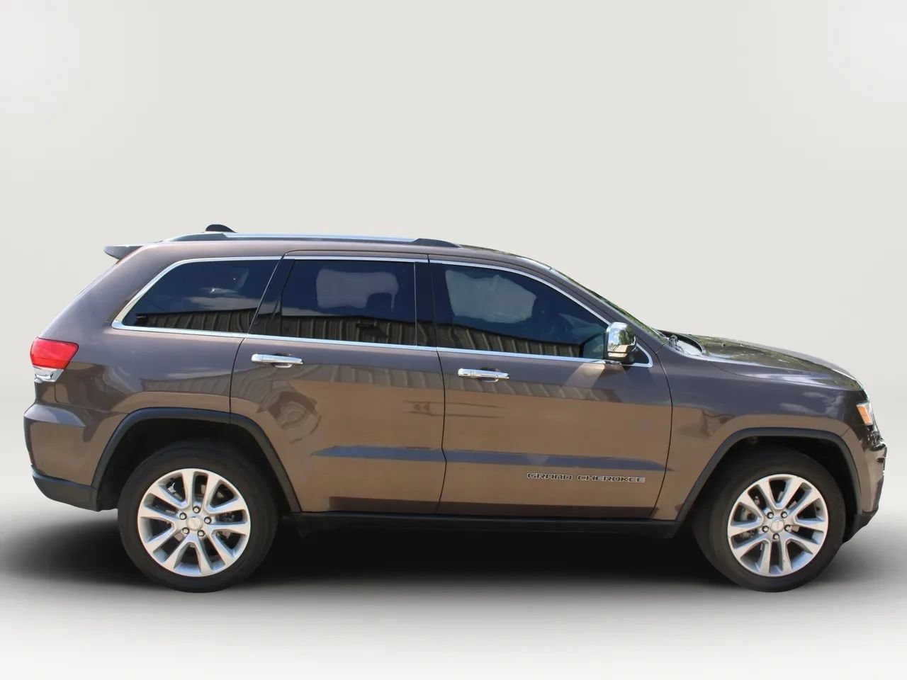Used 2017 Jeep Grand Cherokee Limited AWD/4WD image 11