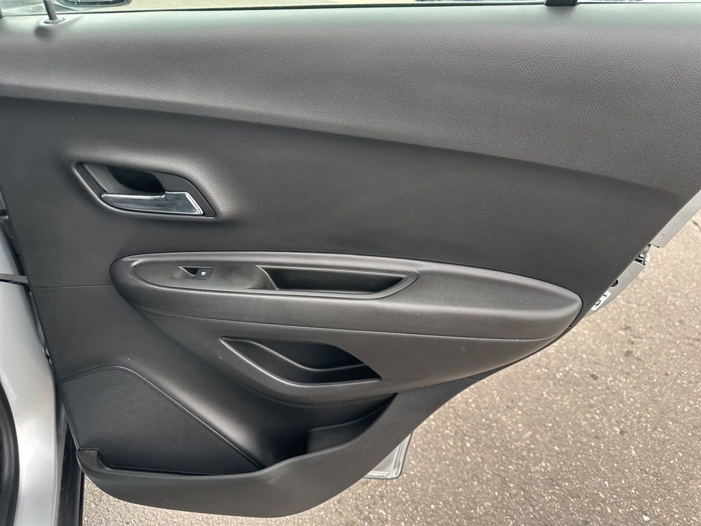 Used 2018 Chevrolet Trax LS image 23