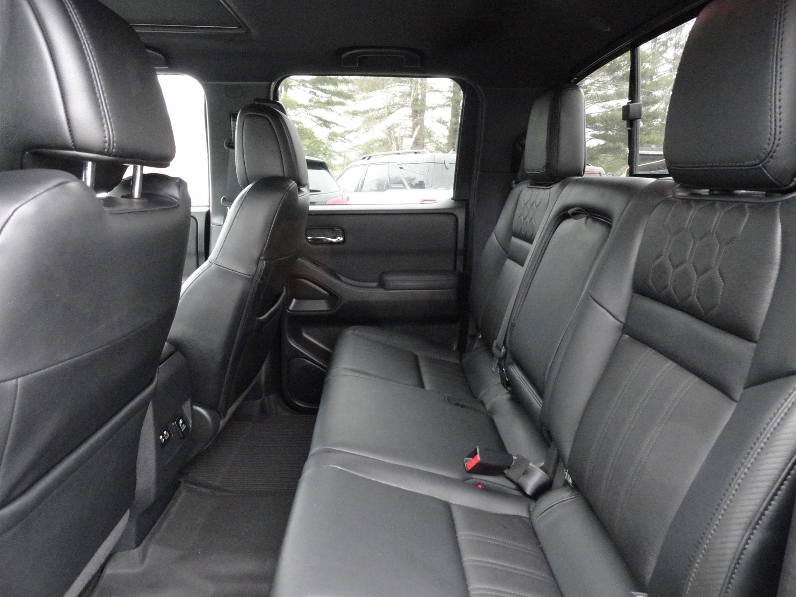 Used 2022 Nissan Frontier PRO-4X w/ Pro-4X Premium Package image 19