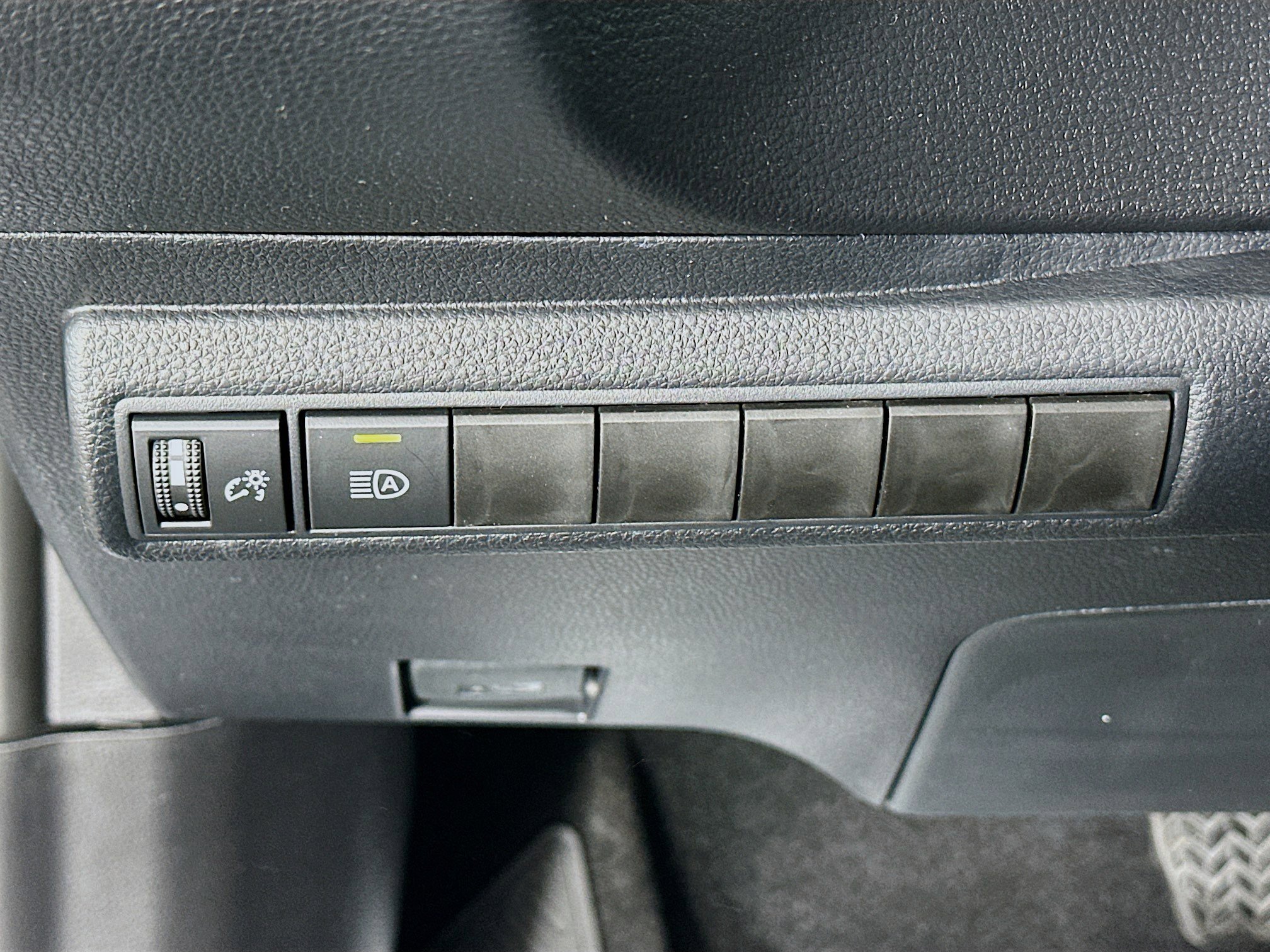 Used 2026 Toyota Corolla LE FWD image 17