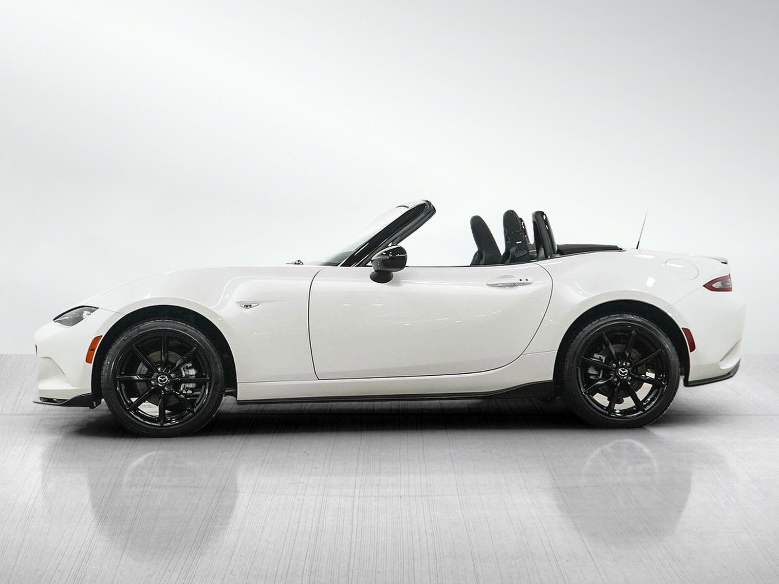 Used 2023 MAZDA MX-5 Miata Club w/ Appearance Package RWD image 4