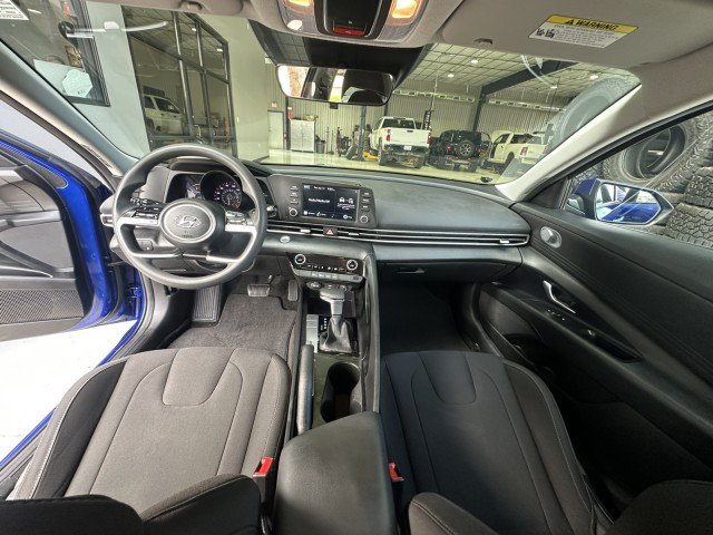 Used 2023 Hyundai Elantra SEL FWD image 17