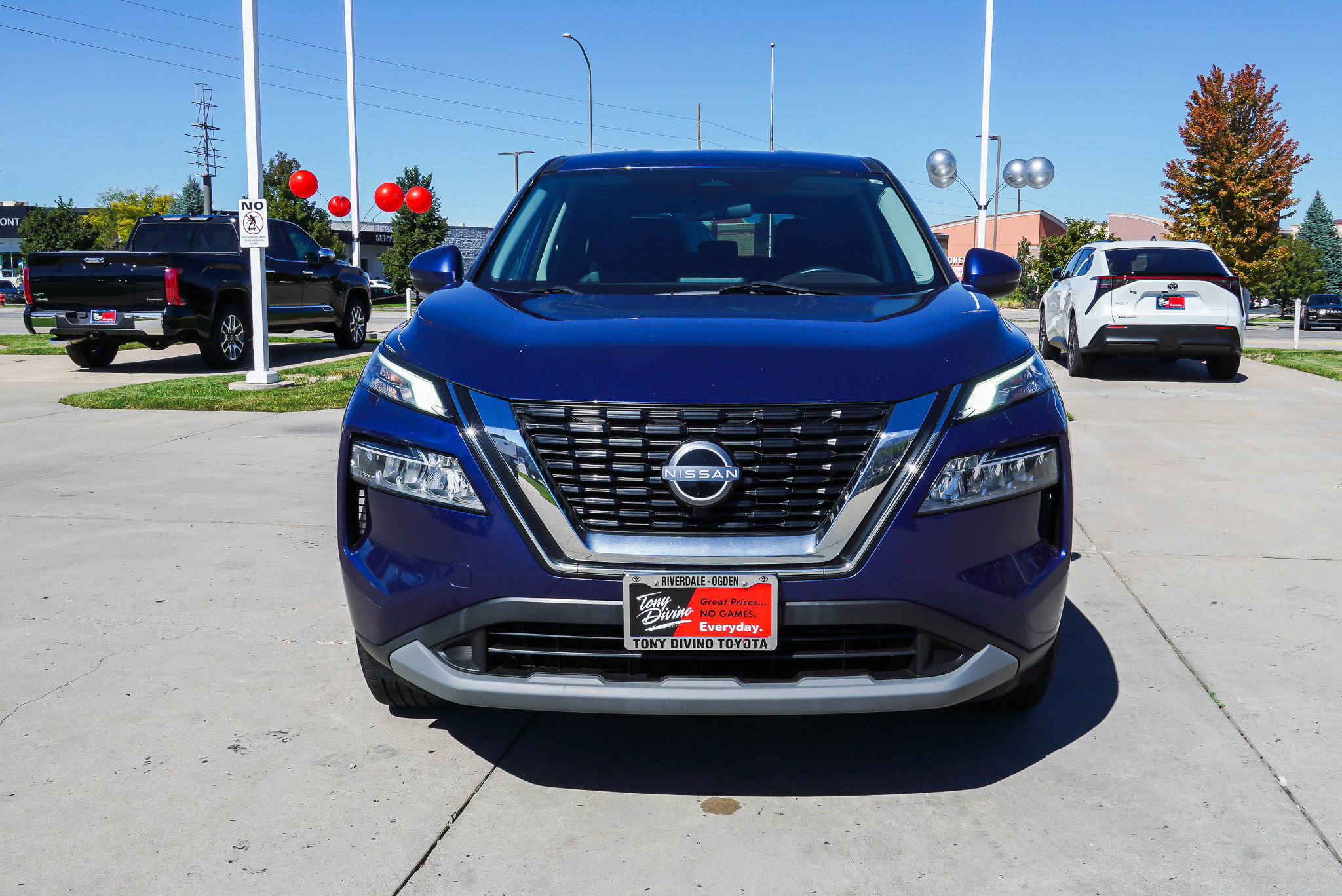 Used 2022 Nissan Rogue SV AWD/4WD image 3