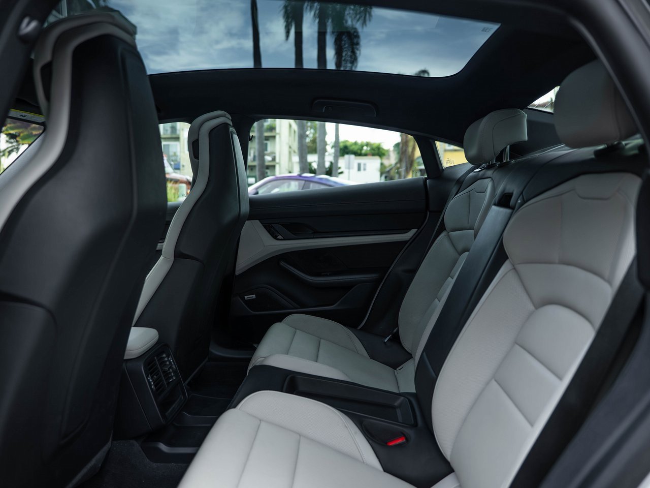 Used 2020 Porsche Taycan 4S image 27