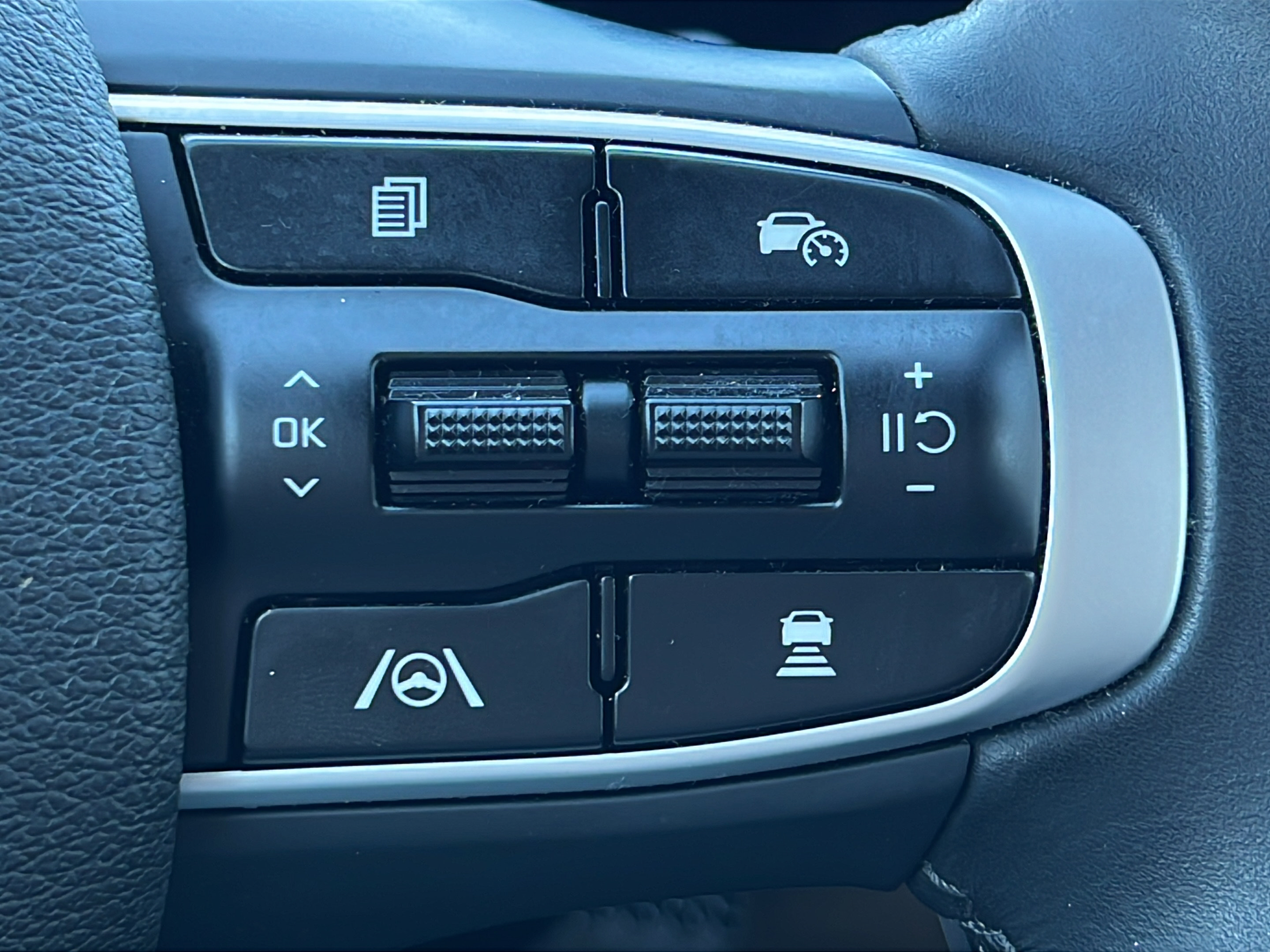 Certified 2025 Kia Sportage SX FWD image 24