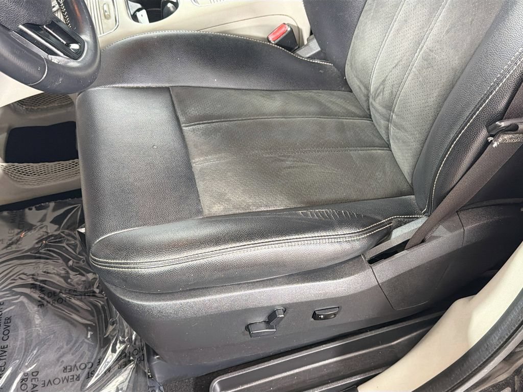 Used 2019 Dodge Grand Caravan SXT FWD image 19