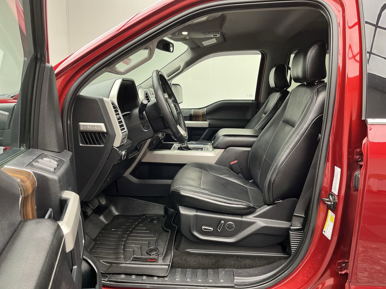 Used 2015 Ford F150 Lariat w/ Equipment Group 502A Luxury AWD/4WD image 3