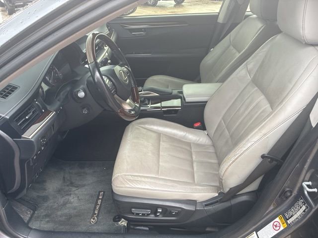 Used 2016 Lexus ES 350 w/ Luxury Package w/Wood Trim image 13