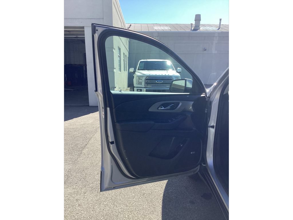Used 2021 Chevrolet Traverse RS AWD/4WD image 16