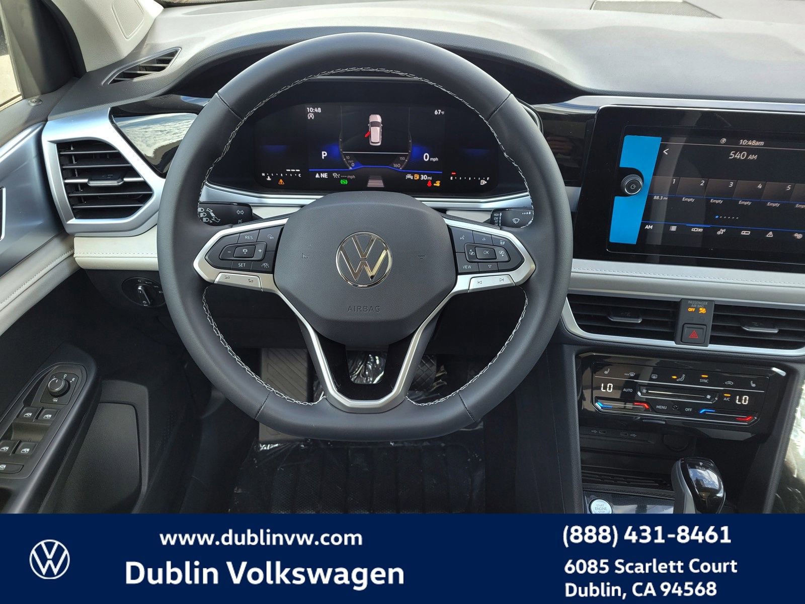 New 2025 Volkswagen Taos SE FWD image 11