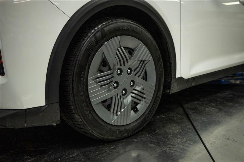 Used 2025 Kia K4 LX image 3