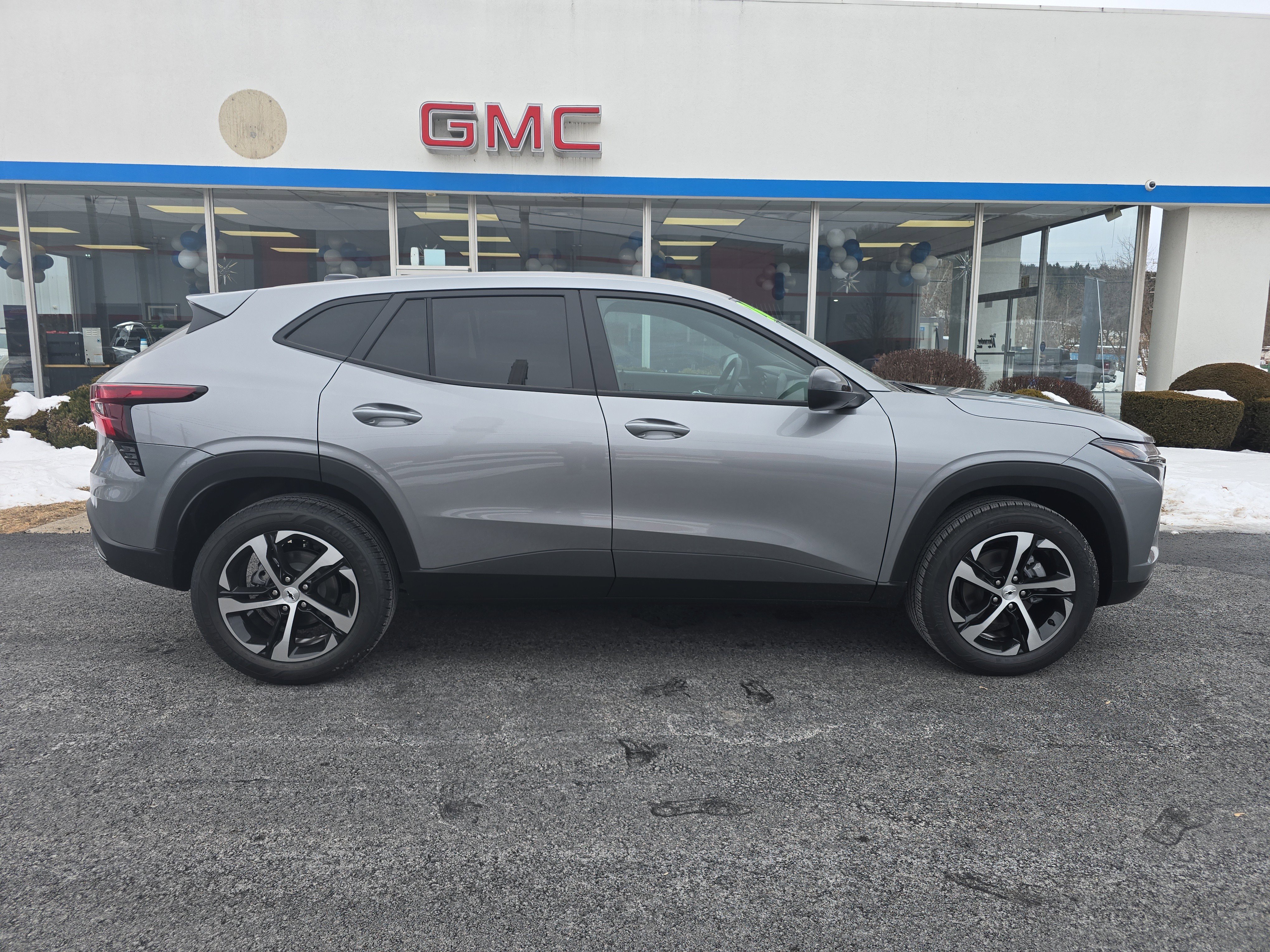 New 2026 Chevrolet Trax RS w/ Sunroof Package image 2